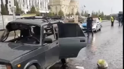 Ақтөбеде автобус пен жеңіл көлік соқтығысты: бір адам қаза болып, бір бала ауруханаға түсті