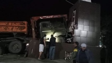 Мужчина угнал кран и снёс "Славу труду" в Житикаре