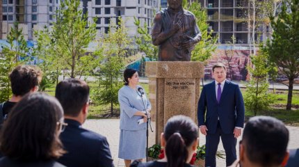 Бюст ученому и мыслителю Абу Али ибн Сине открыли в Астане