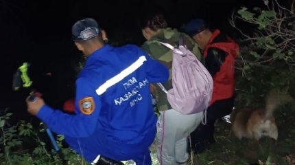 Проморгали указатель: двух туристов пришлось спасать в ущелье Алматинской области