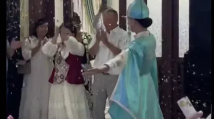 "Керемет, жылап алдым". Әкесіне күтпеген тосынсый жасағандар желіні сүйсінтті