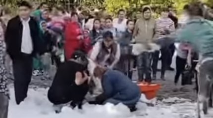 9-летнюю девочку ударило током во время пенной вечеринки в Костанайской области