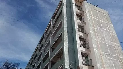 Ақтауда басына алтыншы қабаттан диван құлаған ер адам сегіз айдан кейін қайтыс болды