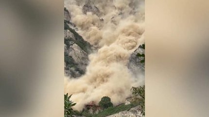 Оползень накрыл средневековый монастырь в Грузии