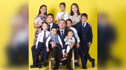 Многодетный аким района рассказал сколько потратил на сбор детей в школу