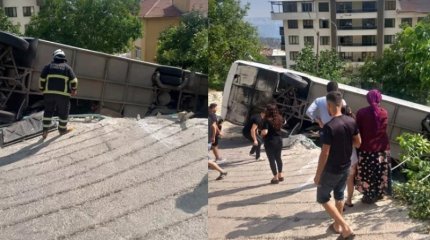 Түркияда туристер мінген автобус аударылды: 26 адам зардап шекті