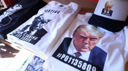 Трамп түрмедегі суретінен миллиондаған табыс тапты