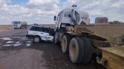 Қызылорда маңында жеңіл көлік пен КАМАЗ соқтығысып, үш адам қаза тапты