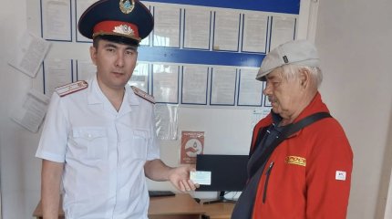 Первое удостоверение личности в 73 года получил житель ВКО