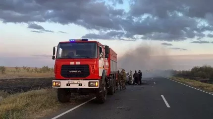 БҚО-да 20 тонна киім тиелген жүк көлігінің тіркемесі жанып кетті