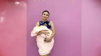 Екінші қызын өмірге әкелген Айсәуле Бақытбек сәбиін қырқынан шығарды