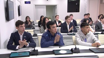 100 грантов от "Жастар Рухы" получили столичные абитуриенты