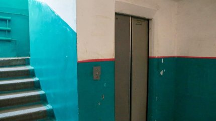 Павлодарда екі бала лифтіде қамалып қалды