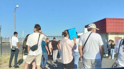 "Ждем третьи сутки": на очереди в спецЦОНе жалуются жители Талдыкоргана