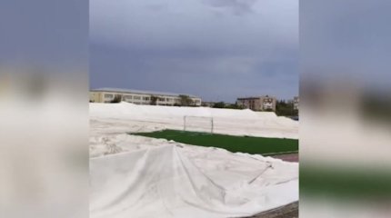 Купол футбольного поля обвалился на людей в Сатпаеве
