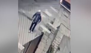 Неизвестный мужчина проник в дом и угрожал 15-летней девочке в Павлодаре