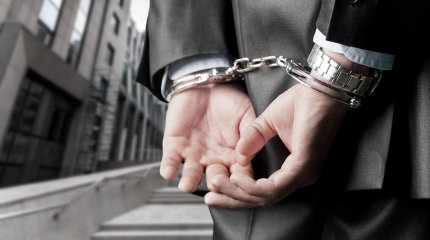 «Жалған тендер»:  Шымкентте таныстары мен туыстарын 340 млн теңгеге сан соқтырған қылмыстық топ сотталды