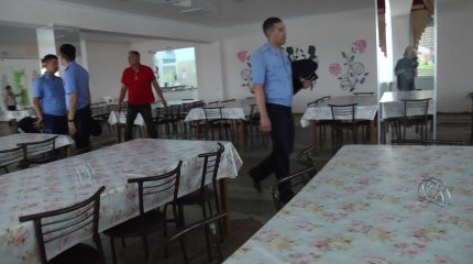 Қызылордада тынығып жатқан балаларға берілетін ас-ауқат ескі әжетханада сақталған