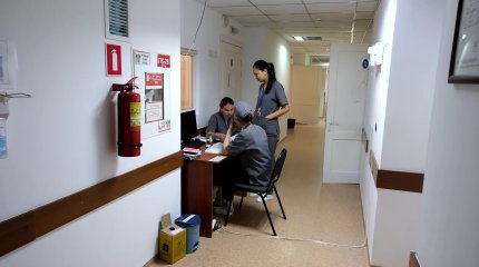 "Еңбегімізді бағалап, жалақымызды арттырып жатқанына қуаныштымыз", - дәрігер