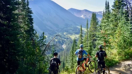 Тоқаев: "Еліміздің туристік әлеуетін пайдалану керек"