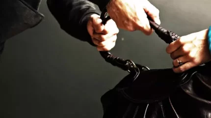 Астанада ер адам өзімен танысқысы келмеген қызды тонап кеткен