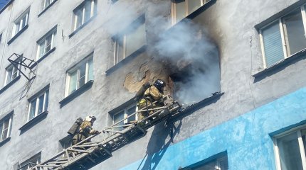 15 человек спасли из горящего дома в Усть-Каменогорске