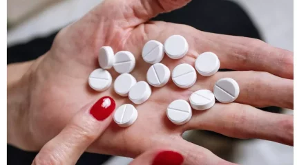 Қазақстандағы дәріханаларда қауіпті дәрілердің бары рас па?: ДСМ жауабы