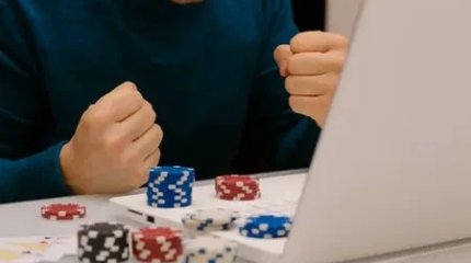 "Каспи" лудомана показал казахстанский блогер