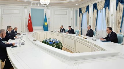 Глава государства принял министра иностранных дел Турции