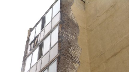 Елордадағы қос бірдей көпқабатты үй құлайын деп тұр