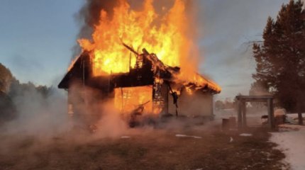 Женщину с детьми убили и сожгли в доме в Алматинской области