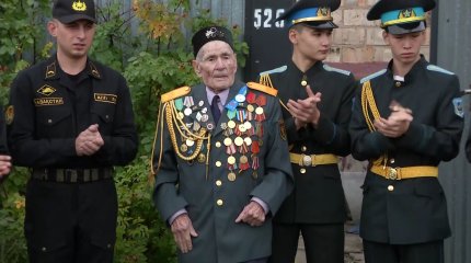 Необычный сюрприз устроили для ветерана Великой Отечественной ученики карагандинских школ