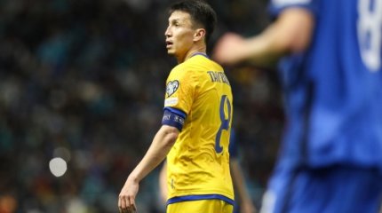 Капитана сборной Казахстана по футболу обматерили с трибун в Актобе