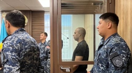 Kaspi Bank-те адамдарды кепілге алған Әлихан Мурадов 7,5 жылға сотталды