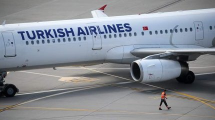 Подросток умер по пути в Турцию: самолет вынужденно приземлился в Уральске