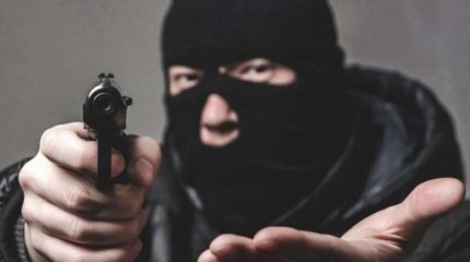 Дерзкое нападение на ломбард попало на видео в Актобе