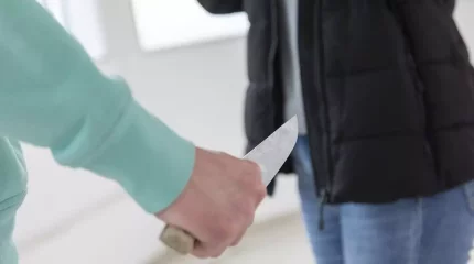 Қарағандыда студенттер жанжалдасып, салдарынан бір жігіт пышақ жарақатын алған