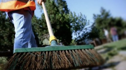 Грозился выкинуть новорожденную дочь из окна: горе-отцу назначили 120 часов общественных работ