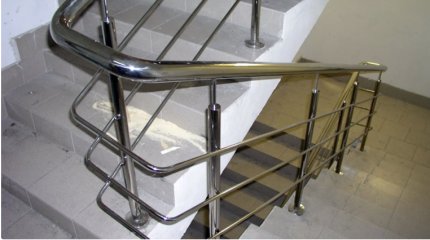 Школьник упал с лестницы и впал в кому в Астане