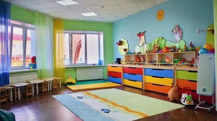 "Балам апайын көргенде қорқып, жылайды". Ақтаулық ана балабақшадағы зұлымдықты дәлелдей алмай жүр