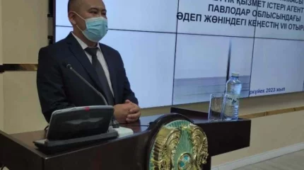 Павлодарда жұмыс орнында темекі шеккен шенеунік жазаланды