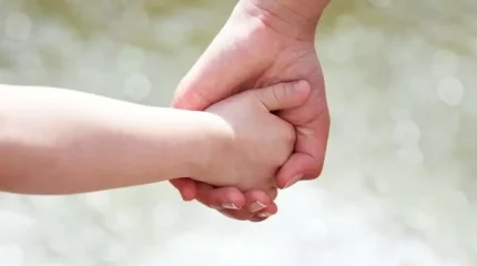 Сенатор шетелдіктер асырап алған балалар туралы толық ақпарат беруді сұрады