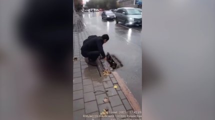 Қарағандыда нөсер жауыннан көшеде қозғалыс қиындады