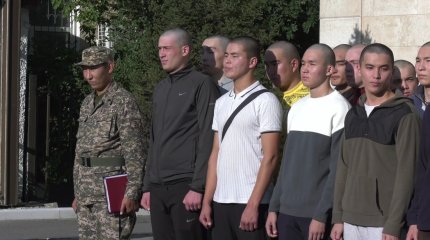 Будущих десантников проводили в армию в Астане