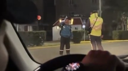 Устал от болезни: мужчина пытался перерезать себе горло на остановке в Уральске