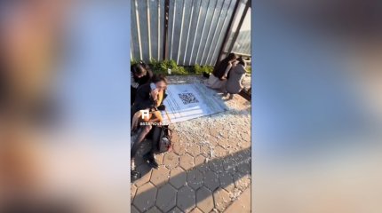 Легковушка протаранила остановку в Астане, среди пострадавших ребёнок