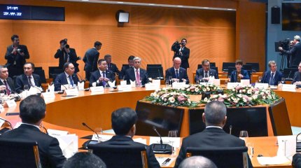 Токаев осудил санкционное противостояние и выступил за торговлю без ограничений и барьеров