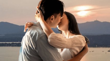 Мужчина оглох во время поцелуя с возлюбленной