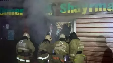 Өскеменде шаурма сататын дүңгіршектен өрт шықты