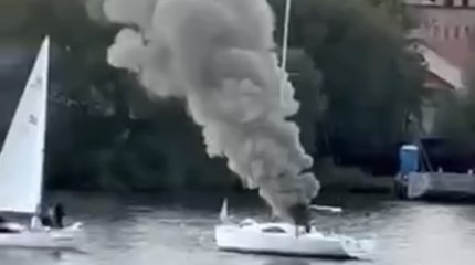 «Подумали, что салют»: яхта с молодоженами загорелась на водохранилище